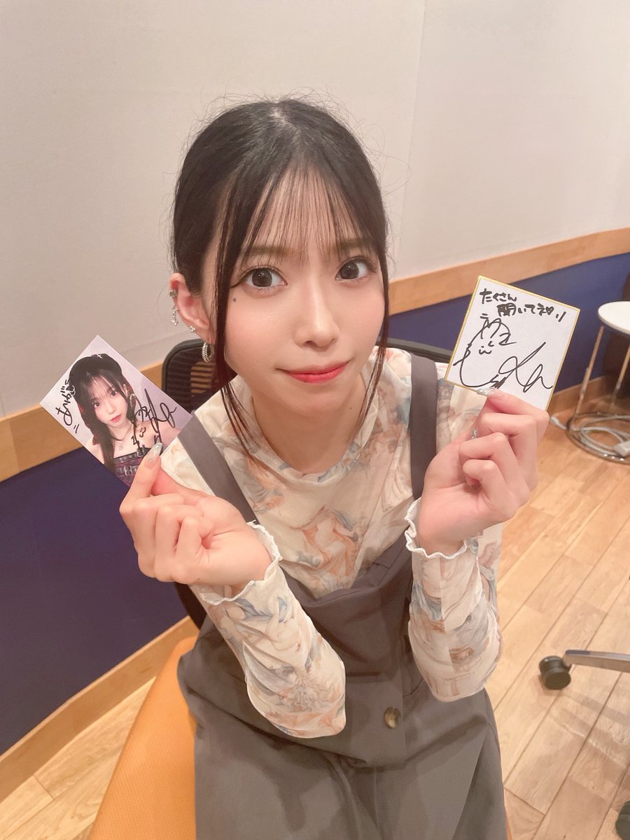 asaka_info's tweet photo. ＼💿#サテライトツアー CDキャンペーン 💿／

#亜咲花『サテライトシティツアーⅧ』の会場で
対象の新譜＆旧譜CDをご購入の方にプレゼント🎁

🌸新譜「Song of LIFE」
直筆サイン入り豆色紙（当日の日付入り🗓️）

🌸旧譜
直筆サイン入りオリジナルカード

グッズとあわせてぜひゲットしてください❣️ https://t.co/ieoFhsldOe