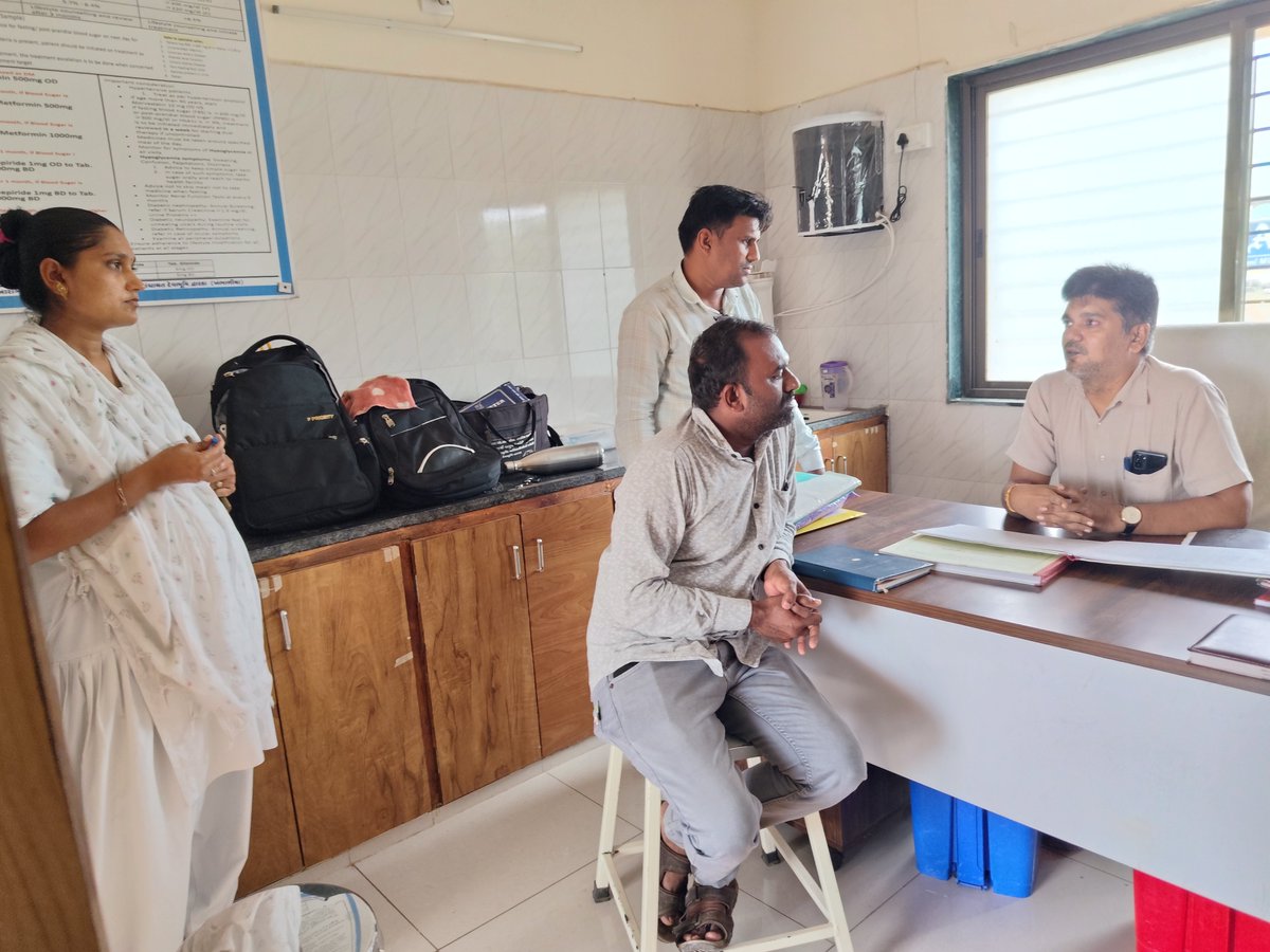 Dmo__Dwarka's tweet photo. તા.3/8/26ના રોજ ખંભાળિયા તાલુકાના ભીંડા પ્રા.આ.કેના આંબાવાડી-૧ ની મુલાકાત લઈ વાહકજન્ય રોગ અટકાયત કામગીરી તેમજ અન્ય આરોગ્ય વિષયક કામગીરીની સમીક્ષા કરી જરૂરી સુચનાઓ આપવામાં આવી @CDHO_Dwarka @DdoDwarka @COLLECTORDWK @GujHFWDept @NHMGujarat @nvbdcpmohfw @InfoDwarkaGOG https://t.co/mUTrbfnYp0