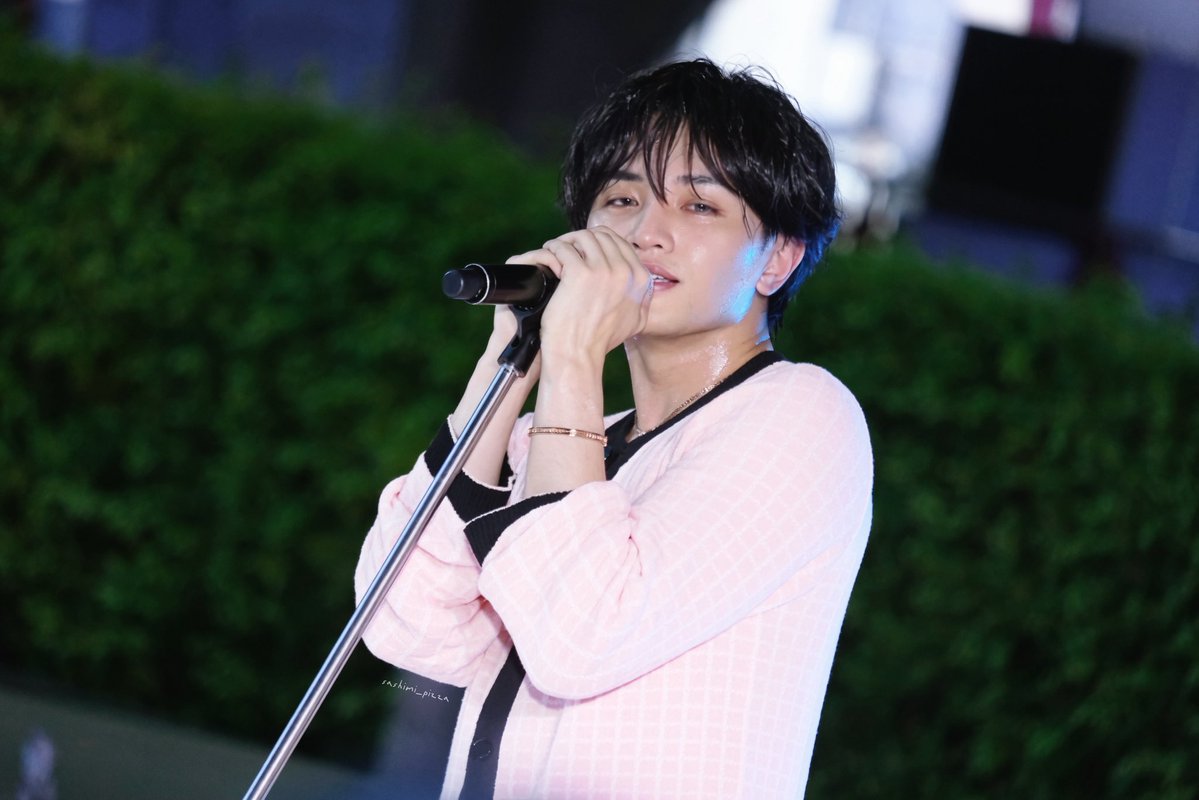 sashimi_pizza's tweet photo. IDOLIC 🌹✨

🎶 KENTO NAKAJIMA Busking at Parc Paragon

#KENTYinBKK2026
#中島健人 #KENTONAKAJIMA https://t.co/DAOiA9eQsp