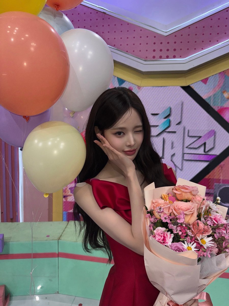 izna_offcl's tweet photo. [izME📮]

생일 축하해 나야
나야랑 함께한 지 2년이라는 시간이 흘렀어
2년 동안 아낌없이 사랑해 주고 옆에 있어 줘서 고마워 
항상 나야 사랑 덕분에 힘내고 있어 나야가 한번 웃어주고 내 이름 불러주면 너무너무 행복해. 나야도 나로 인해 한 번이라도 더 웃길 바라 ㅎㅎ 내가 더 힘이 되어줄게
앞으로도 더 많이 행복한 기억 만들면서 곁에 있자 난 항상 나야 편이야 그러니까 나야도 항상 내 편해 알았지?? 
잠도 푹 자고 밥도 잘 먹고 건강도 잘 챙기면서 평생 보자 사랑해 나야🫶

#izna #이즈나
#BANGJEEMIN #방지민