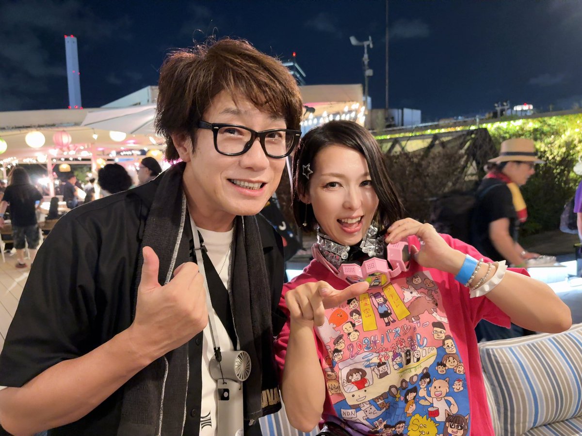 demodorimamada's tweet photo. 秘密基地×BBQコラボ記念『牛フェス2026』ありがとうございました
空が届きそうな青空から、暮れなずむ都会のど真ん中で、中村ピアノさんとミニライブもさせて頂き、豪華な飛び入りアーティスト！の皆さんや再会した皆さん、同じ時間を過ごしたフロア皆さんとも、夏満喫でした。
#おしゃラボ https://t.co/p9ej3qFTgS