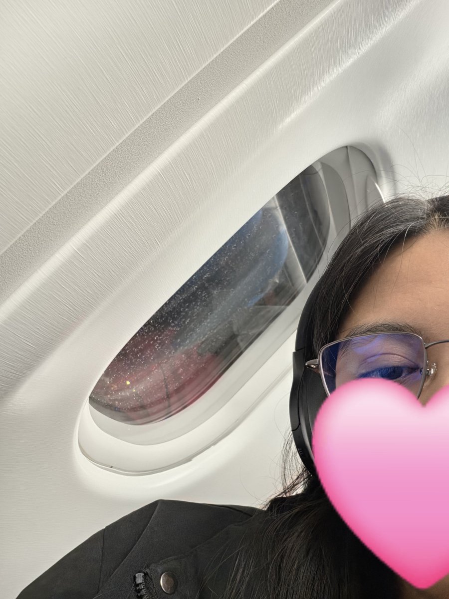 chasingfreen's tweet photo. Flight got delayed due to inclement weather. I guess I'll arrive past midnight 😭 https://t.co/xoyliCuDo7