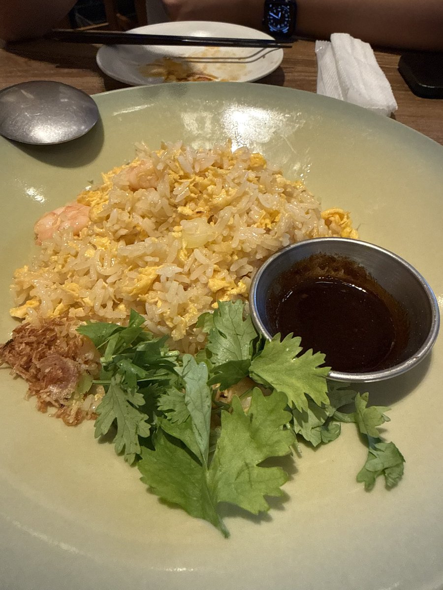 phi_hash's tweet photo. 2日連続で飲酒。
今日は実家に帰って後輩とAsianレストラン。〆につけ麺。 https://t.co/j0ZHqUDCTA