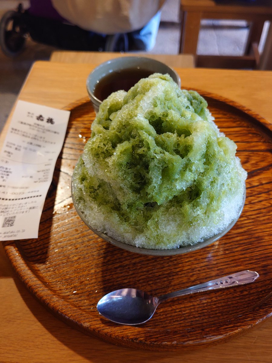 nono_josou's tweet photo. 今回の旅行の目的の一つ。
夏にぴったりなスイーツやったな。

最後までしっかりと抹茶を味わえて満足。

ちなみに朝の11時ぐらいに食べたけど、その数時間前に隣の本店で赤福を食べましたw 

#一人旅　#三重　#赤福氷 https://t.co/2CaBDBouxw
