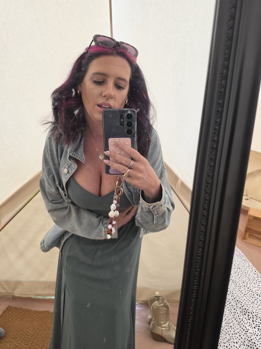 nudeynakedness's tweet photo. Wedding vibes https://t.co/Om4IuPP3yQ