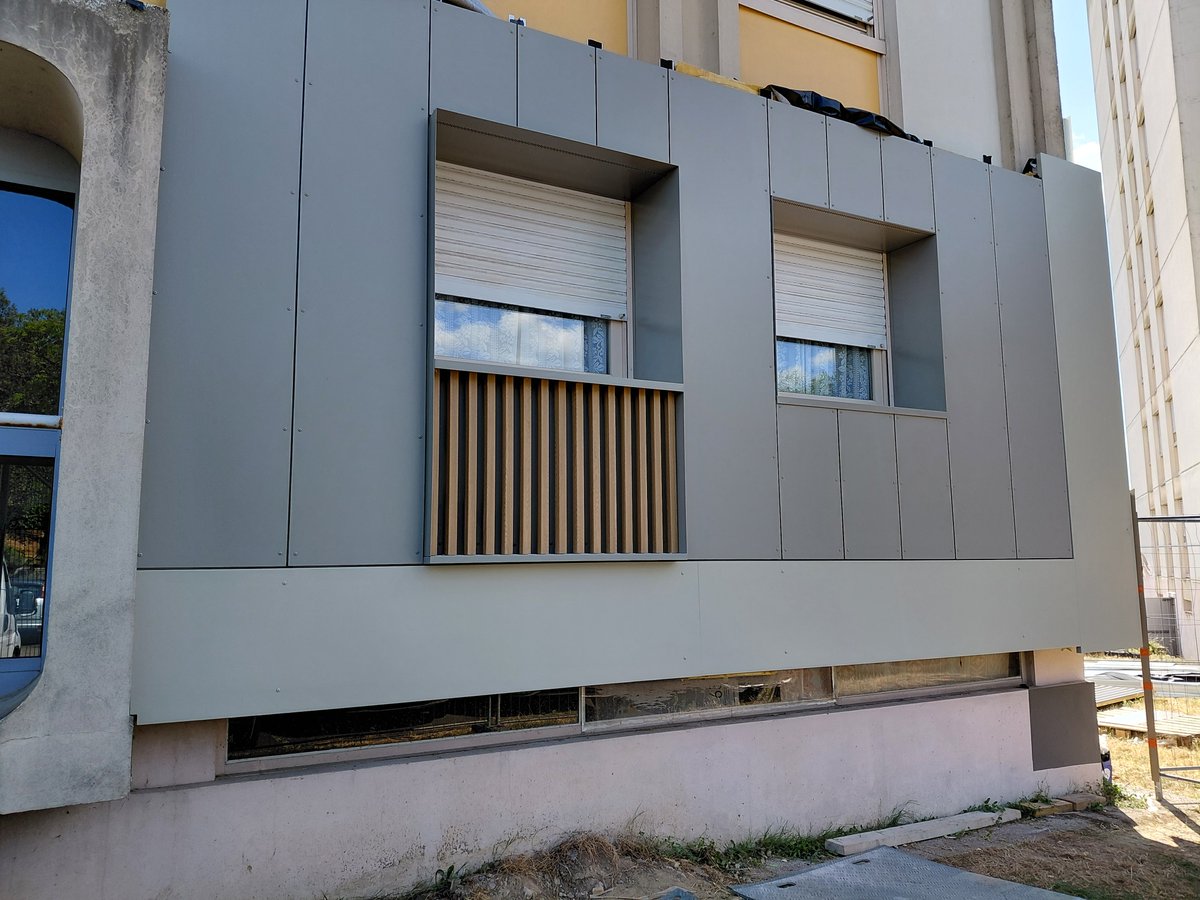 Spiebatignolles's tweet photo. [CŒUR D’OUVRAGE #LieuxdeVie] Excellence métier grâce à l'École de la Réha 🏢

Spie batignolles construction réalise la réhabilitation en site occupé de la résidence Henri Dunant à Angers, un ensemble de 6 bâtiments. https://t.co/vzEhTBUqKX