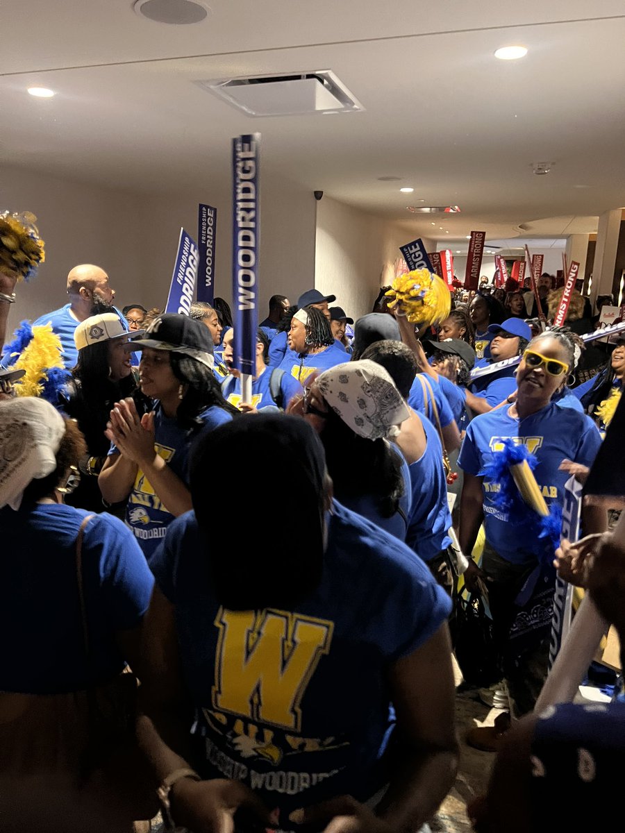 ItsMrPalmer's tweet photo. ENERGY. ✅🦅💙💛

#FPCSWD #FriendshipsJourneyto30 #OneFriendship #AspireMore @FPCS_Woodridge @FriendshipPCS https://t.co/1gDqHz6aHS