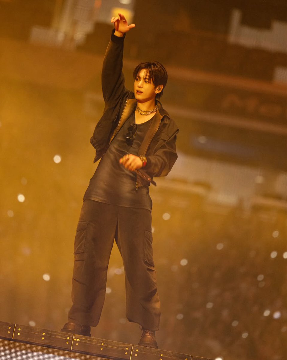 uktaekook's tweet photo. 📸 Jungkook | Calvin Klein Instagram Channel

“Jung Kook wore custom Calvin Klein to the BTS “ARIRANG” concert at MetLife Stadium in New Jersey.

Which look is your favorite?”

JUNGKOOK FOR CALVIN KLEIN 
JUNGKOOK X CALVIN KLEIN 
#JUNGKOOKxCALVINKLEIN 
#JungkookForCalvinKlein https://t.co/eE53PYrkkP