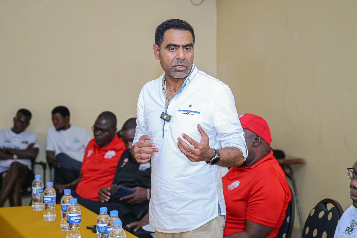 Football_Kenya's tweet photo. FKF President Hussein Mohammed today paid a visit to Gor Mahia to offer his support and encouragement ahead of their #CECAFAKagameCup final clash against Rayon Sport.

Wishing K’Ogalo all the best as they fly the Kenyan flag on the regional stage. 🇰🇪 https://t.co/8vRmDyRVg9