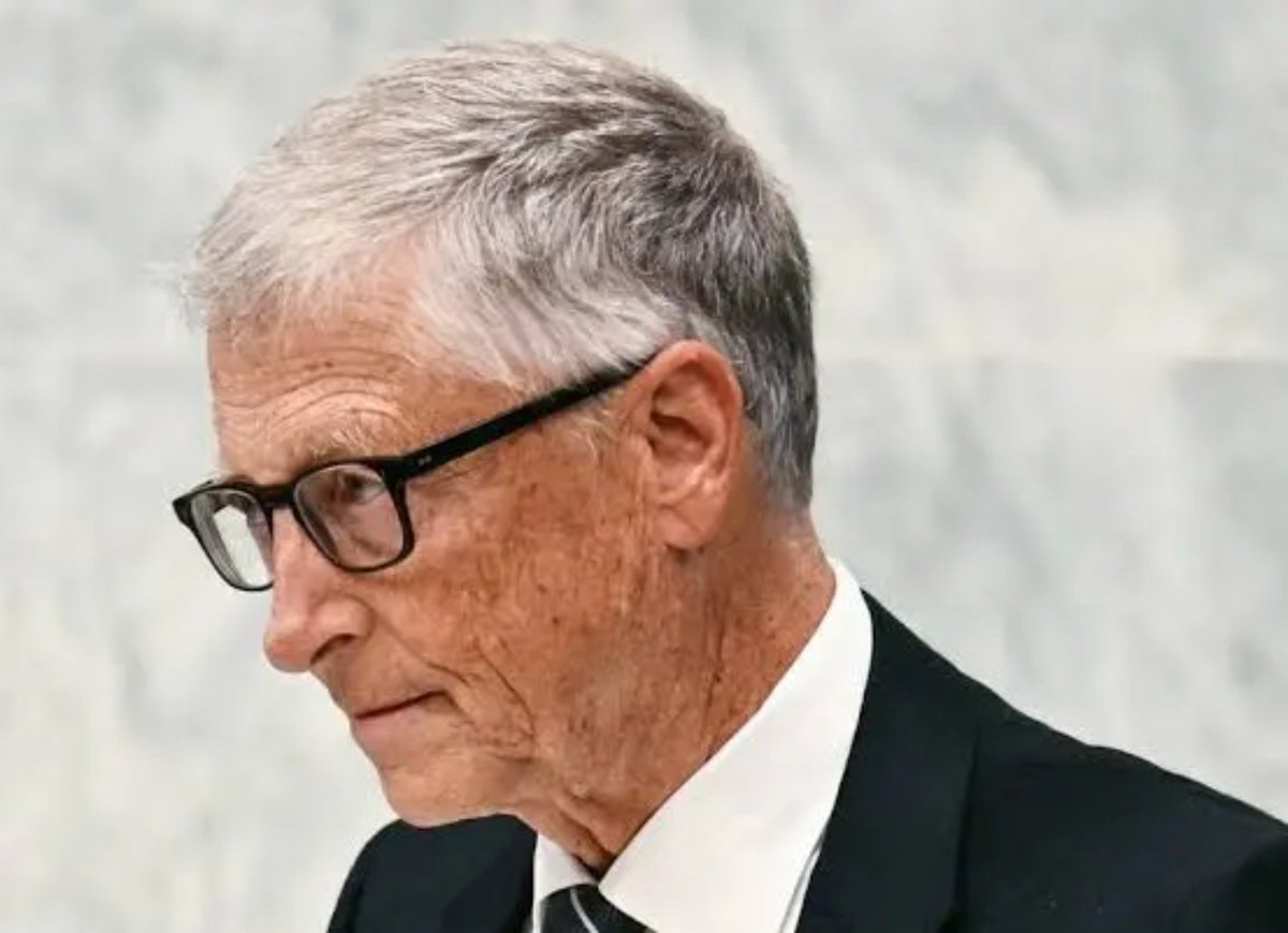 drsimonegold's tweet photo. Bill Gates held top secret Q clearance the entire pandemic.

Fauci was his private editor.
DARPA briefed his foundation.
His money funded the NIH.

It was never about science.
It was coordinated. https://t.co/qMXCf8JVLm