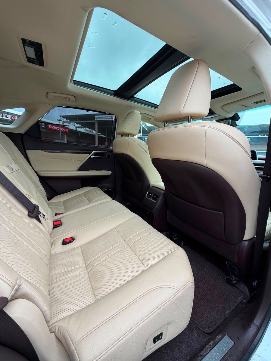 loluautos's tweet photo. 🇺🇸2019 Lexus RX 350 Premium Foreign USED

* Panoramic Roof
* 360° Bird’s Eye Camera
* Head-Up Display (HUD)
* Premium Leather Interior
* Heated &amp; Ventilated Seats
* Navigation
* Parking Sensors
* Push Start
* Power Tailgate
* Accident Free

50,000,000 naira only ‼️ https://t.co/dmeqKR9rXO