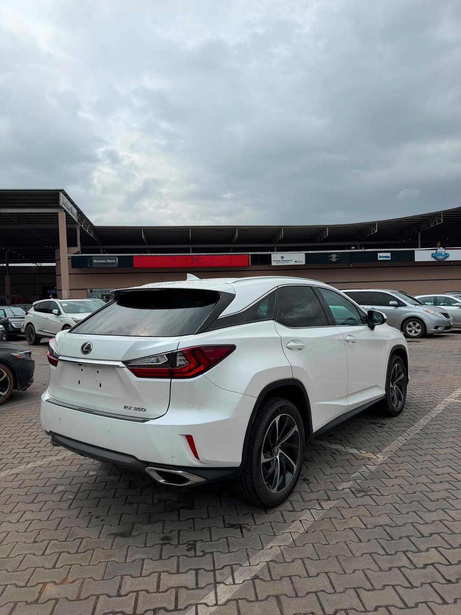 loluautos's tweet photo. 🇺🇸2019 Lexus RX 350 Premium Foreign USED

* Panoramic Roof
* 360° Bird’s Eye Camera
* Head-Up Display (HUD)
* Premium Leather Interior
* Heated &amp; Ventilated Seats
* Navigation
* Parking Sensors
* Push Start
* Power Tailgate
* Accident Free

50,000,000 naira only ‼️ https://t.co/dmeqKR9rXO