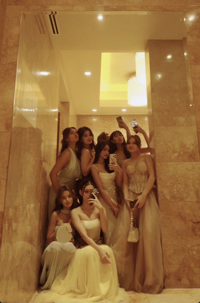 ultjoniean's tweet photo. 8/10 PBB HOTTIES MIRROR SELCA 🥹

#CapriceCayetano https://t.co/sqdnKTJLSd