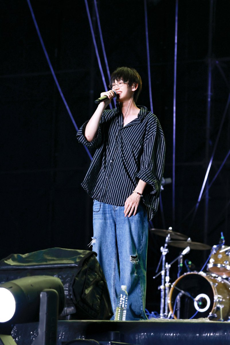 you_into1's tweet photo. 明日の青岛星星火火音乐节のリハの写真来てた！
昨日のニコニコえけの可愛さと、今日のオトナっぽさのギャップよ😚

AK刘彰-OFFICIAL
https://t.co/8at3X7hvW2 https://t.co/onOCaNomyv