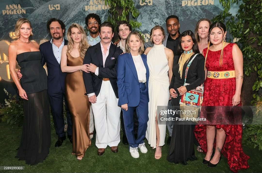 trasseworld's tweet photo. 🌲🏕🌳 Gran estreno #AnnaPigeon 🕘
El mayor de los éxitos para este gran equipo ✨️ https://t.co/yDeszMPFJ8