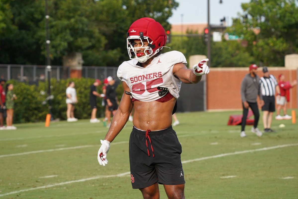 ParkerThune's tweet photo. Yeah… this is what you want your starting free safety to look like. https://t.co/0dngWI2F1F