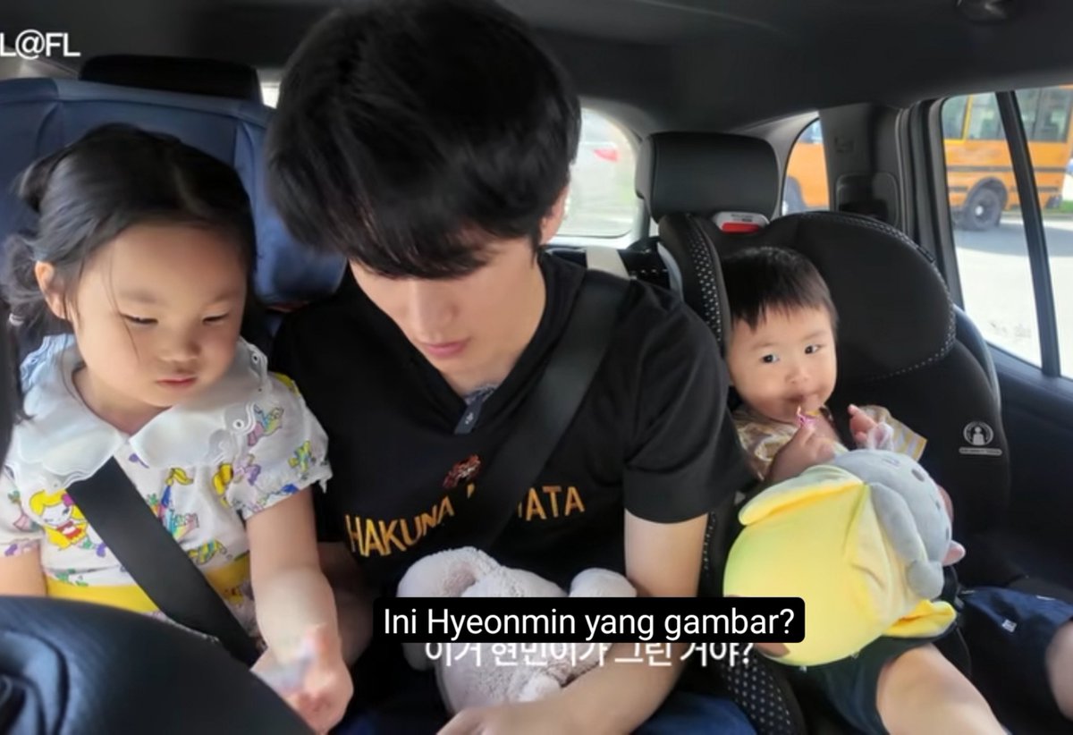 merjdemark's tweet photo. kaya lagi nontonin vlog mark lee setelah dia nikah dan punya anak #papah https://t.co/4XBulDxp77