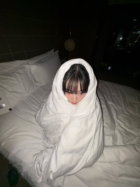 bIoomingdaIe's tweet photo. bed rotting because of this weather. 🥹🌧️

good evening, my loves! it’s been raining nonstop, and i hope everyone’s staying dry, warm, and cozy. please take care of yourselves and stay safe out there. 🤍 https://t.co/qNTQELfvZ6