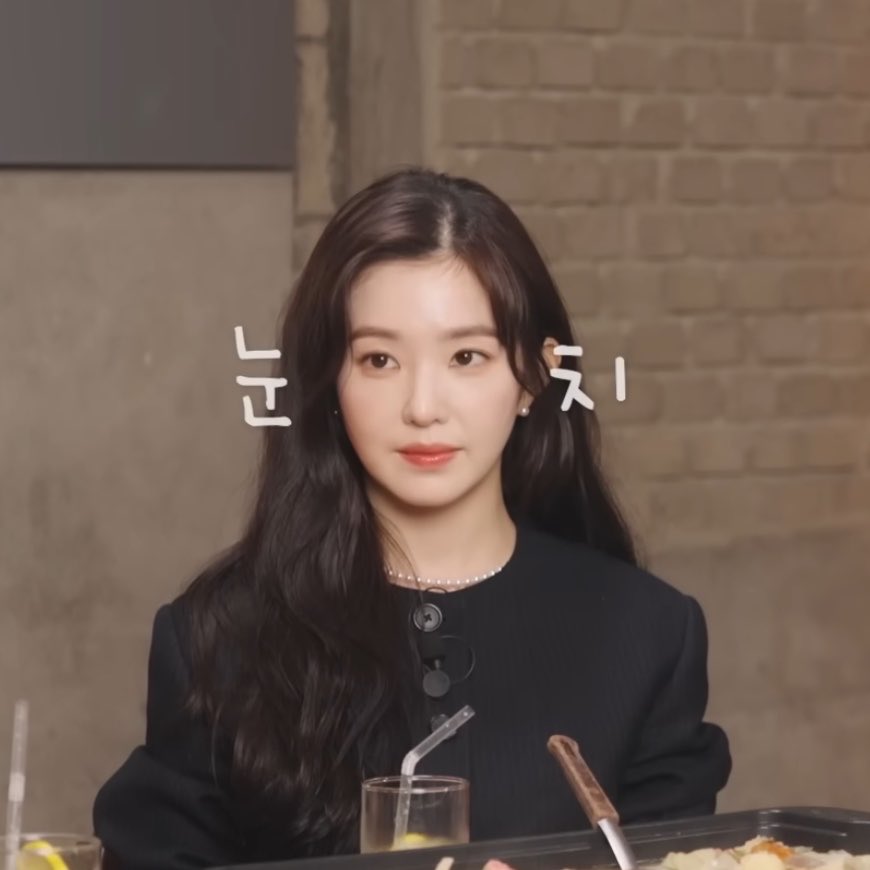 notpillow's tweet photo. 인스타 기능 몰라서 눈치보는 졸귀력 씨앙 ㅋㅋ https://t.co/drtf8gXiiM
