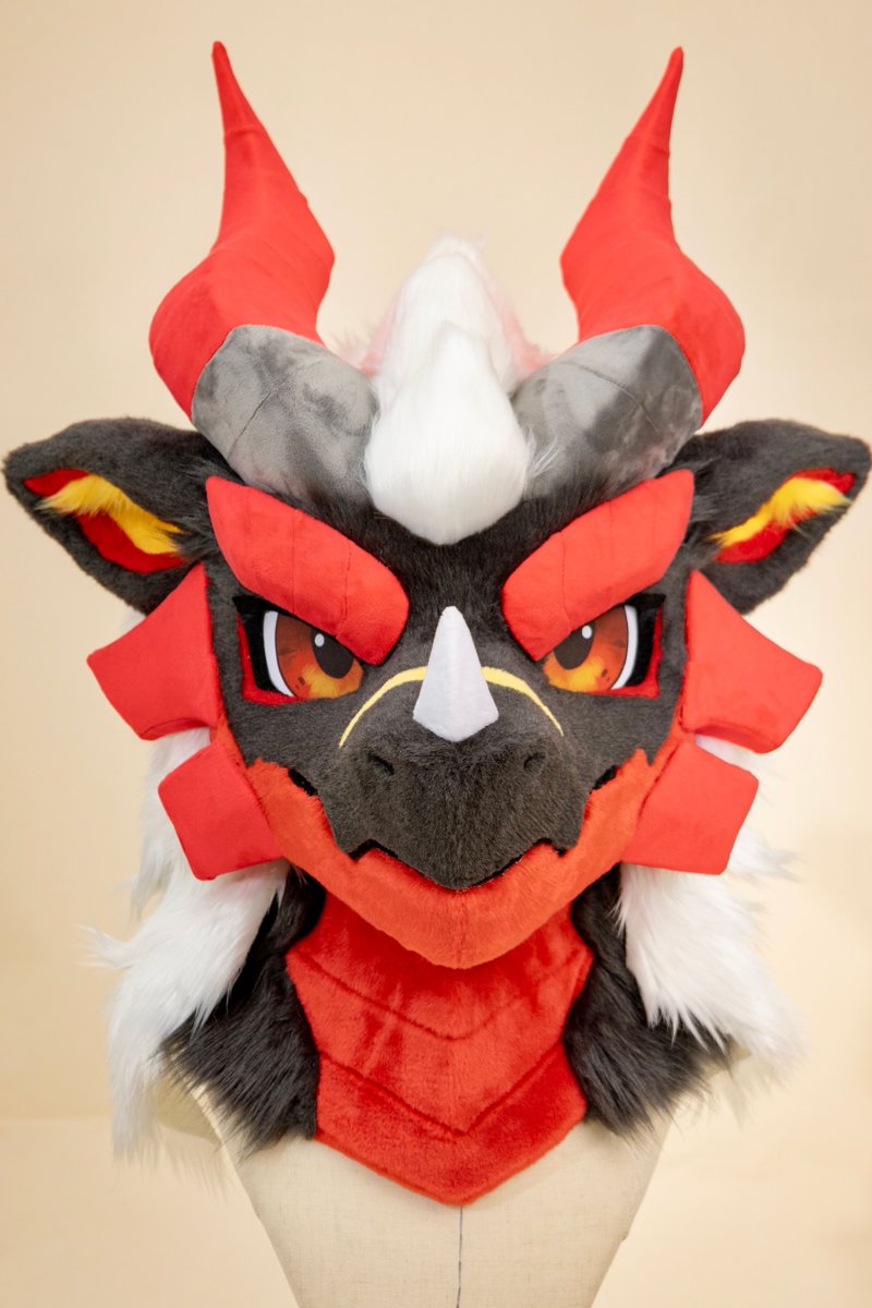 Furtasy_Meta's tweet photo. Zangya｜Scarlet Horns Break the Night

Ash-dark fur covers the face,
scarlet horns pierce through the silence,
while a white mane falls from the crown.

Zangya returns with a brand-new head design.
Sharper contours, stronger visual layers,
and a more commanding presence.

Scarlet horns break the night.
The raven shadow returns.

— FurTasy 境
Dreams Forged Within｜Adventure Together 
#FurTasy  #Fursuit #FursuitMaker  #Furry
