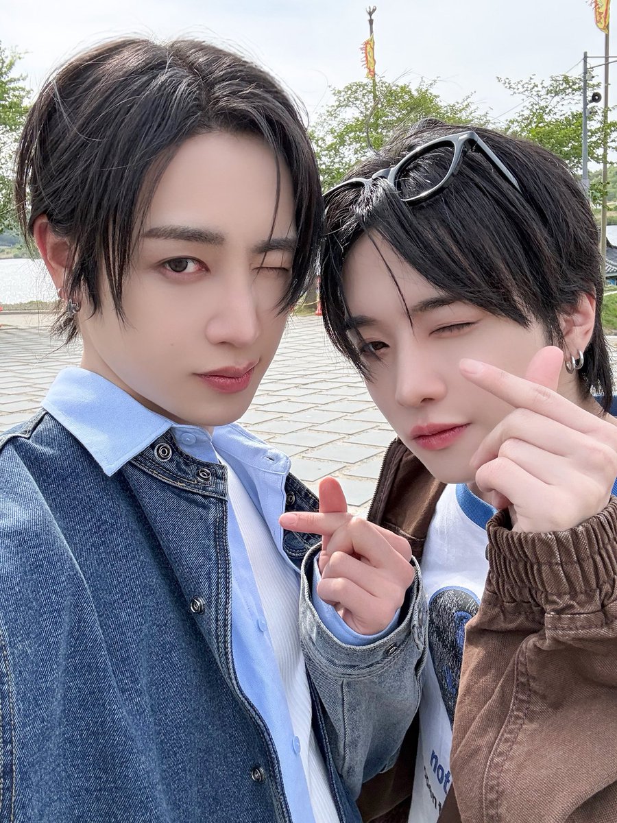 xikers_official's tweet photo. [👀] 
⠀
🚊 #넘어온김에전국일주 시즌2 Behind Photo 🚊⠀

#xikers #싸이커스 
#유준 #YUJUN #헌터 #HUNTER https://t.co/0dyScVda3C