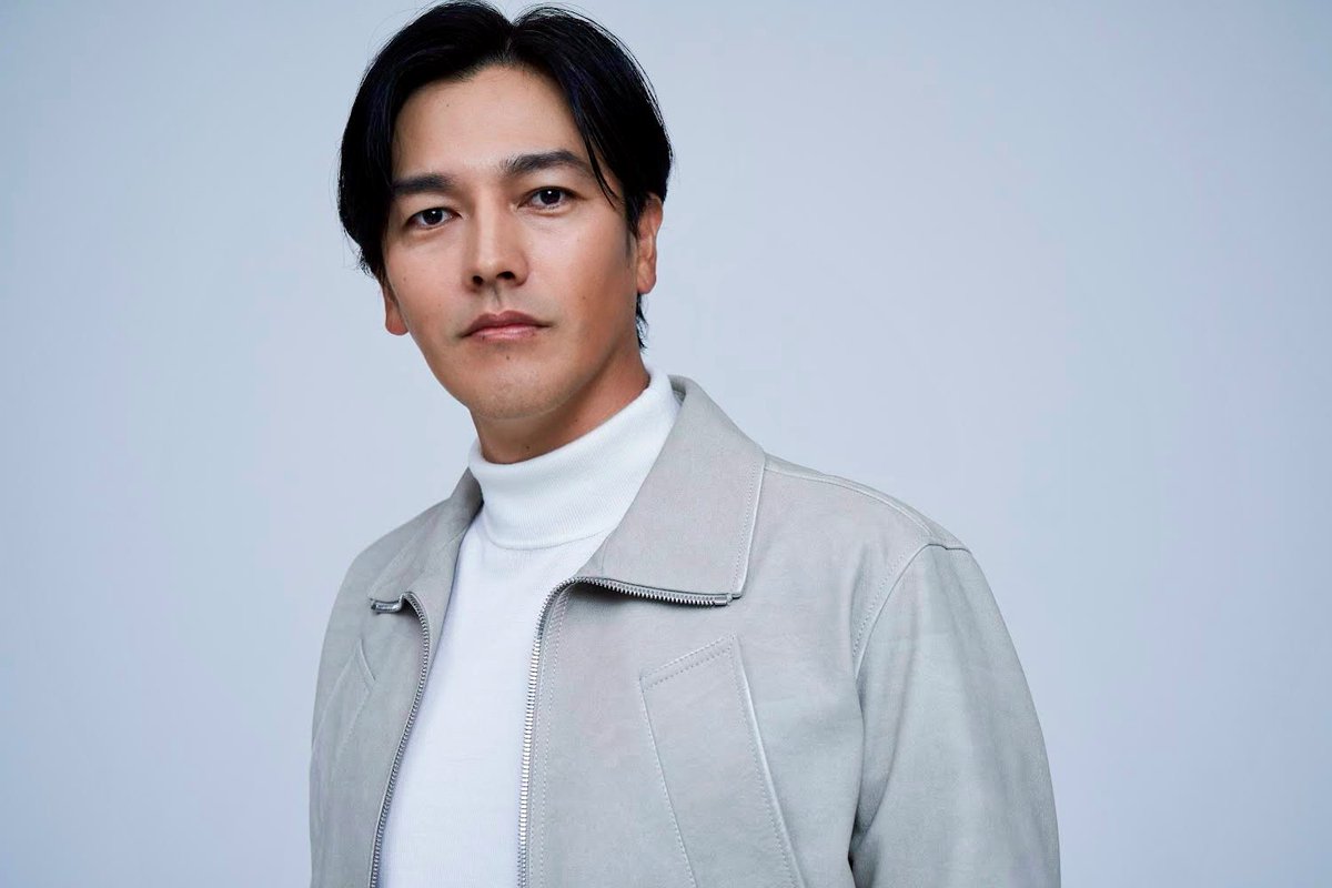 oricon's tweet photo. 要潤×映画『キングダム 魂の決戦』⚔️
ベリーベスト法律事務所の新CM公開
あす8月8日(土)から全国で放送📺
 
将軍&amp;スーツの対照的な姿で鋭い眼差し
https://t.co/Kc3DEWFcqh
 
#キングダム #要潤 https://t.co/R5sSme5uqs