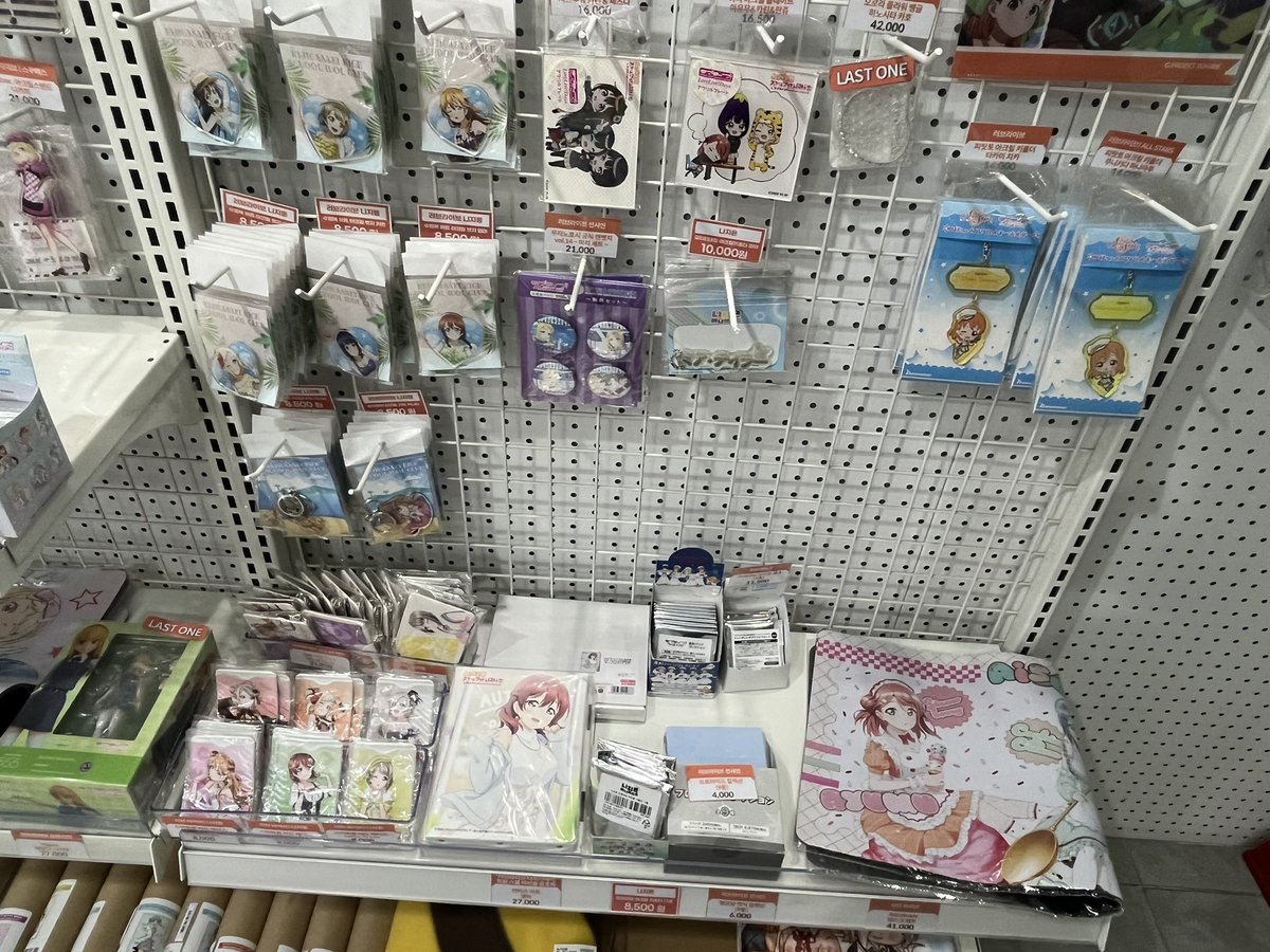 LL_Kr2Jp's tweet photo. アニプラス合井定期巡回

韓国でのラブライブシリーズアニメの公式配信元　@ANIPLUSTV が運営しているショップ

ラブライブシリーズのグッズの取り扱い継続してます

ANIPLUS ソウル合井店(コネスト)
https://t.co/lipSVel56o https://t.co/hCfzuSWi9V