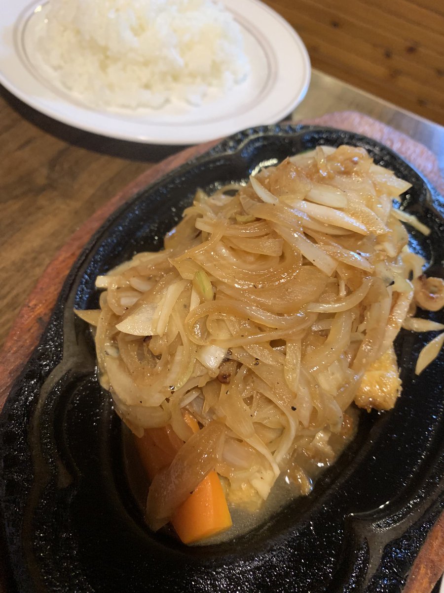YS_TMJ_esports's tweet photo. 友風焼きも甘くて美味しいけど、結局ポークカツ頼んでしまったw
満足w
#キッチン友 https://t.co/iaGbVVFB4E