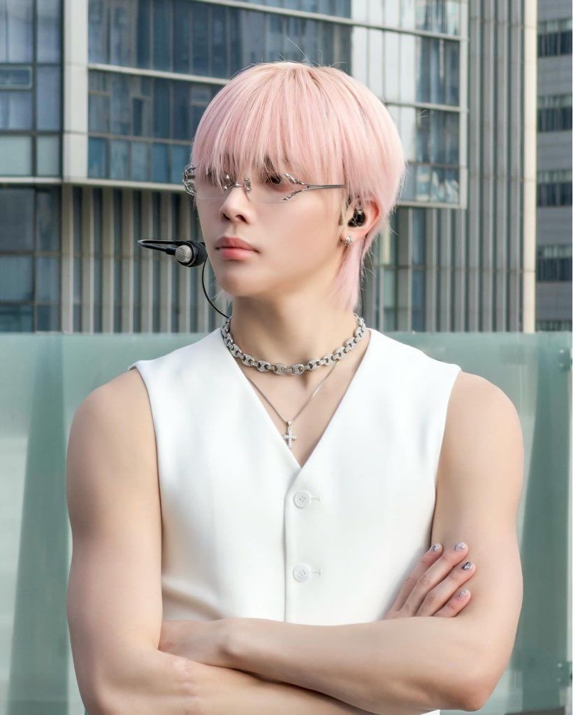 gaejeossi_'s tweet photo. 팀내에서 민소매담당인거 너무섹시하시다🤤 https://t.co/bYFc2jYXXP