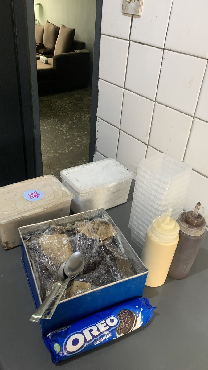 theAdewumi's tweet photo. Day 2 on Chowdeck, 2 orders 
Lets see what Day 3 has for me 

The store is open to take your orders 
Crvngs cakes and desserts on Chowdeck https://t.co/YoC1sewOj0