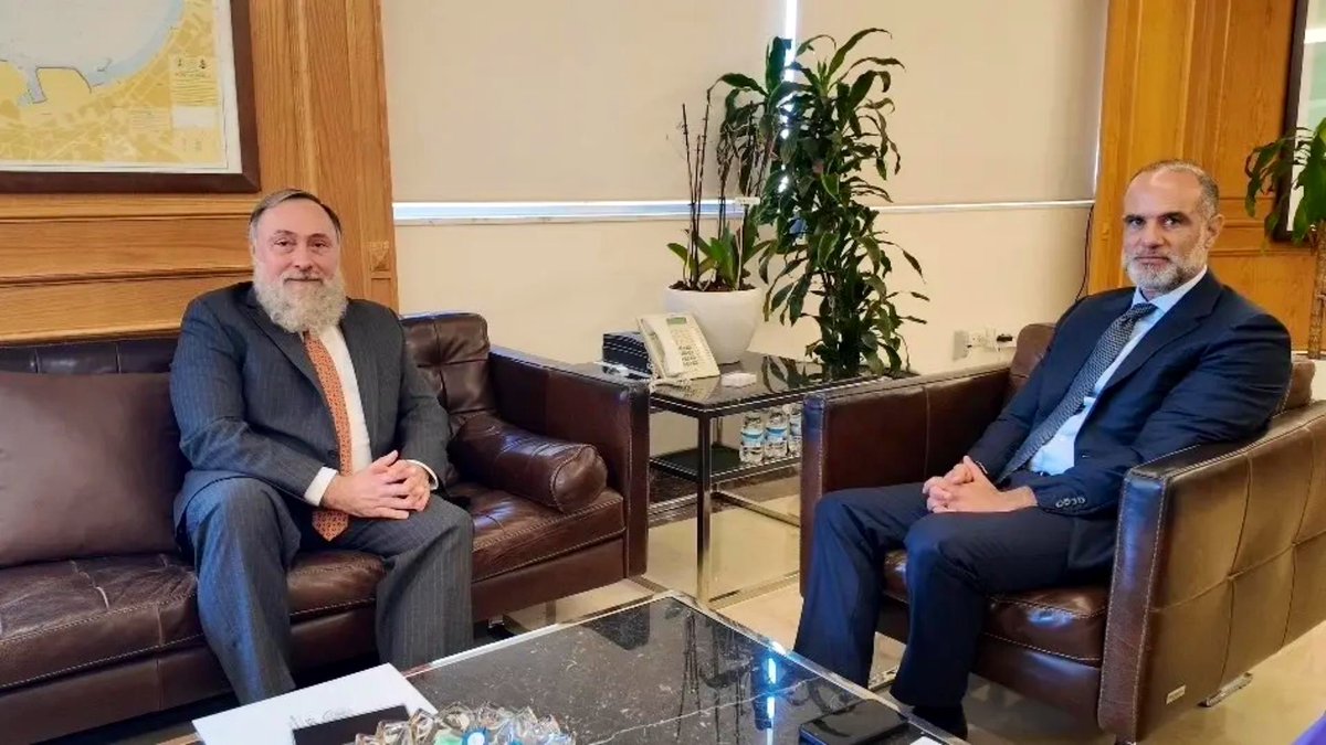 EmbaMexLb's tweet photo. El Embajador de México en Líbano, Francisco Ernesto Romero Bock, sostuvo un encuentro con el Ministro de Obras Públicas y Transporte, Fayez Rassamni, en el que abordaron temas de interés común y nuevas oportunidades para fortalecer la relación entre México y Líbano.
🇲🇽🇱🇧 https://t.co/ODb1gggL4W