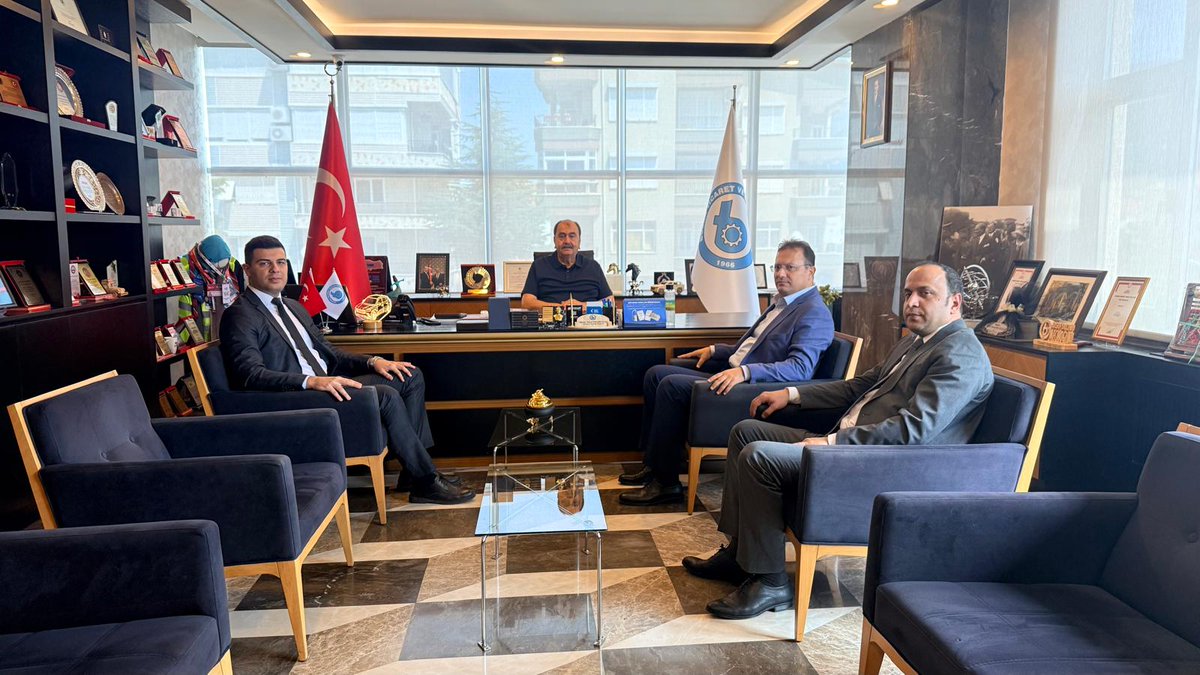 VeBucak's tweet photo. Vergi Başmüfettişi Sayın Evren Kalkan ile Vergi Müfettiş Yardımcıları Sayın Şamil Ceylan ve Sayın Erol Dinçsoy, Bucak Ticaret ve Sanayi Odası Yönetim Kurulu Başkanı Hasan Yalçın Meçikoğlu’nu  makamında ziyaret etti. https://t.co/9SIKpU69St