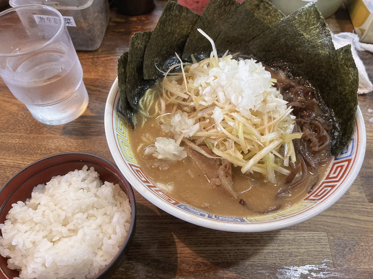 mipc7128's tweet photo. @nagahama_sgm 
ウォーキング前にあらゆる栄養補給！笑
ネギラーメン海苔増し1100円
ライス無料
美味しかった〜！ご馳走様でした！ https://t.co/Y8j5gkAFZ0