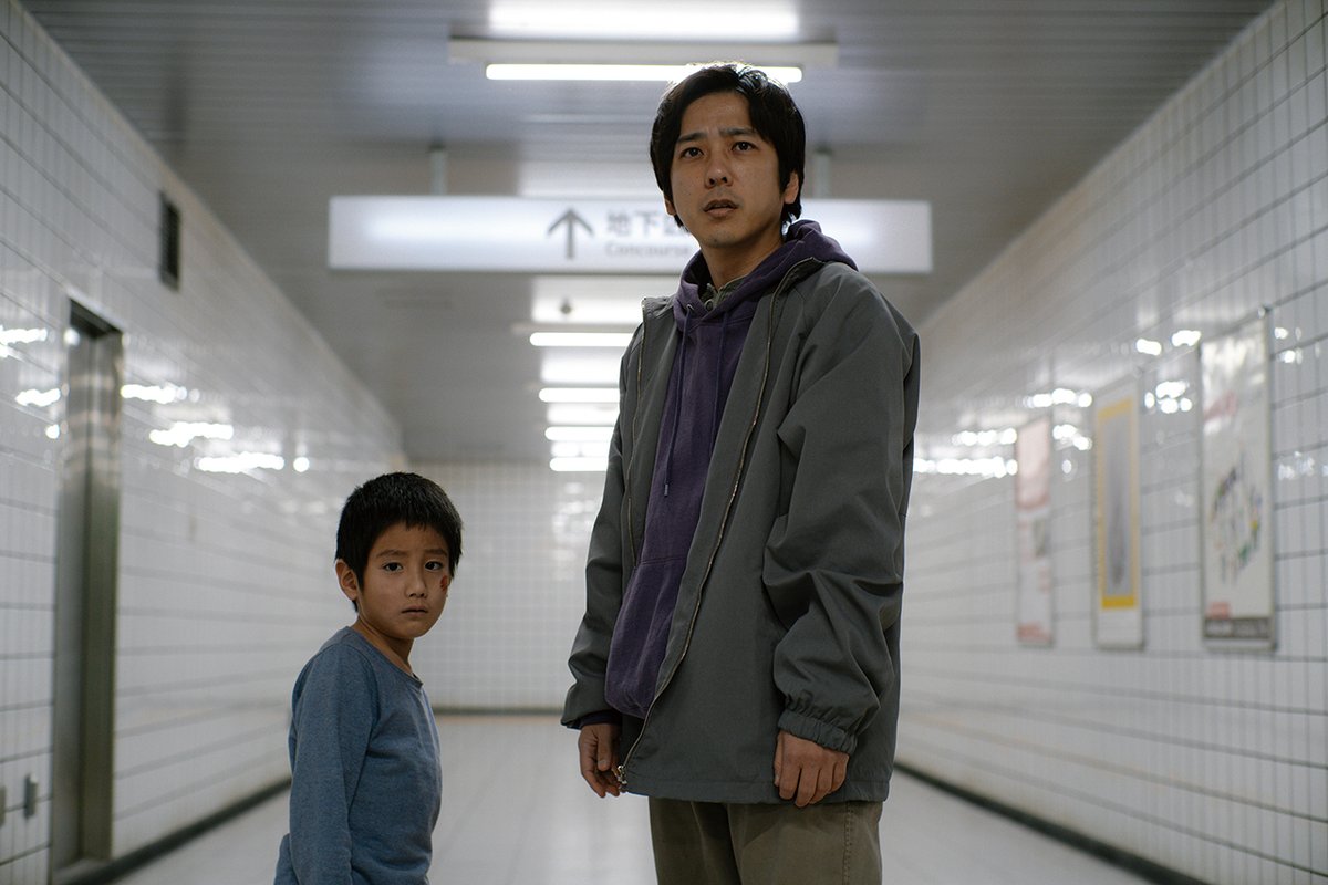 oricon's tweet photo. 二宮和也主演🎬️
映画『8番出口』地上波初放送決定❗️
「金ロー」本編ノーカット
⠀
二宮＆川村元気監督からコメント💬
「金曜ロードショーにて、テレビとゲームと映画の境界線が溶けていく体験をお楽しみください」
⠀
🔻コメント全文
https://t.co/QbL8yjefr3 https://t.co/ZuTgI3R0QK