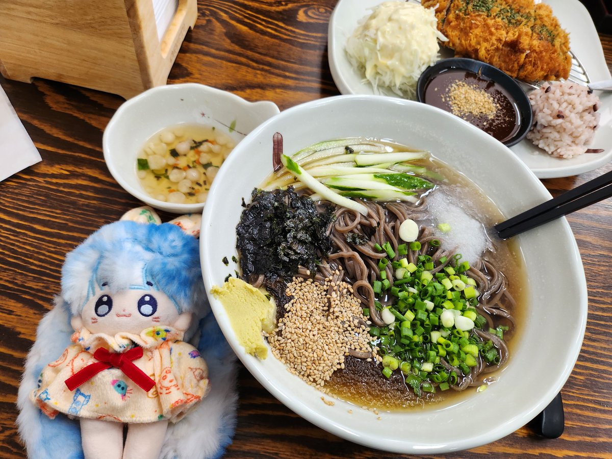 floralsom_fl's tweet photo. 뭐 먹엇냐면 냉모밀
여기 돈가스가 진짜진짜진짜 맛있어
나 튀긴 거 싫어하는데 혼자 세조각 먹을만큼 맛있었음
현지인 맛집 인정 https://t.co/3DEmYxICpS