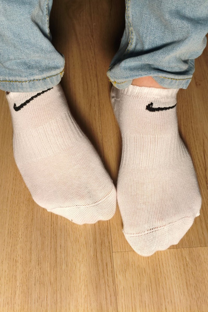 PaceAndSocksAS's tweet photo. Nothing beats the classic white Nike socks and light jeans combo.

#socks #WhiteSocks #Menswear https://t.co/2SIsDhdR0M