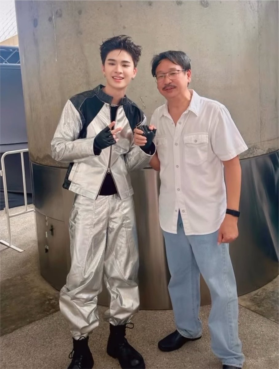 thatmyshibx's tweet photo. ก้จับมือพ่อเธอซ์ไปเลย ผมมีเฮียเก้อเปนไอดอล🙏🏻 https://t.co/tUqFcoLT8t