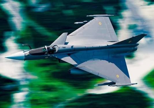 alpha_defense's tweet photo. Tejas MK2 | BEL is developing the Communication System and Night Flying LRUs. This suggests that the Mk2 prototypes will be considerably more close of the final configuration. If that holds timelines, the transition from flight testing to IOC could be smoother and faster. https://t.co/chy4cS3O2V