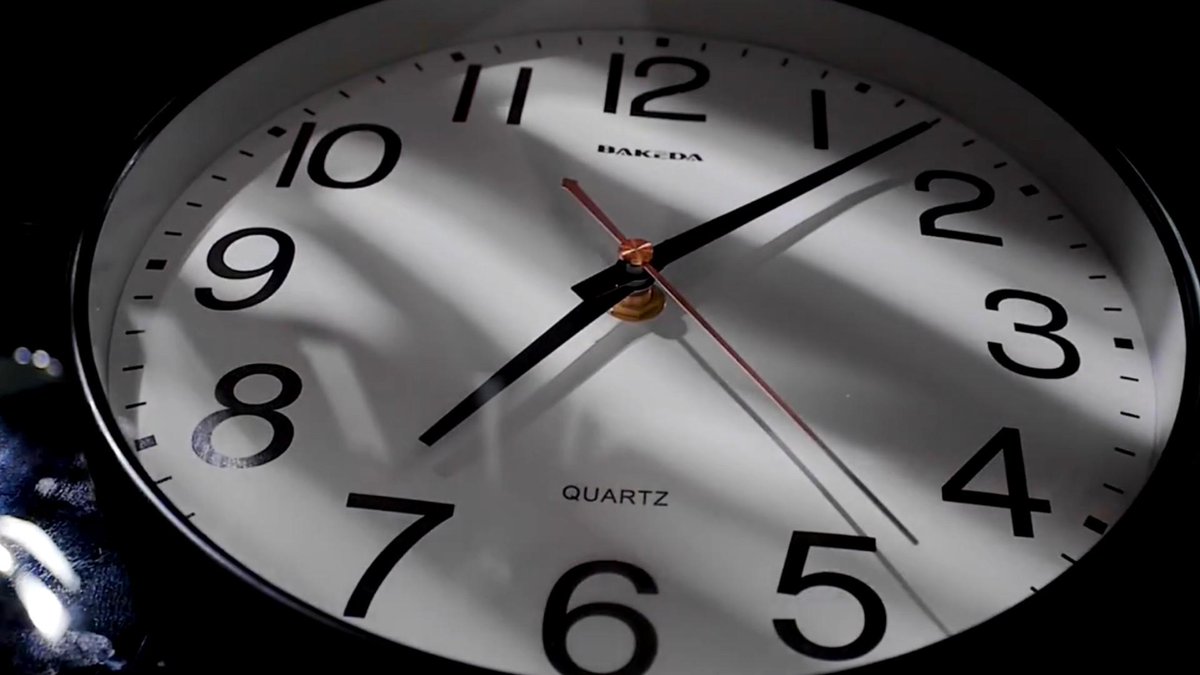 InaHilldv4s's tweet photo. This locked room has hidden clues, a secret door, and only 60 minutes on the clock—can you escape before time’s up https://t.co/B0Ruyak3ic