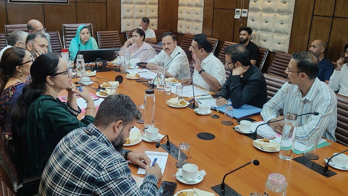 KashmirLife's tweet photo. Education Minister #SakinaItoo, accompanied by Advisor to the Chief Minister #NasirAslamWani, chairs a comprehensive review meeting on the development and functioning of the #UniversityOfKashmir's #Kupwara Campus. The meeting reviewed infrastructure, academic facilities, student welfare and ongoing development works, reaffirming the government's commitment to strengthening higher education and creating modern, inclusive learning spaces across #JammuAndKashmir. See photos.
