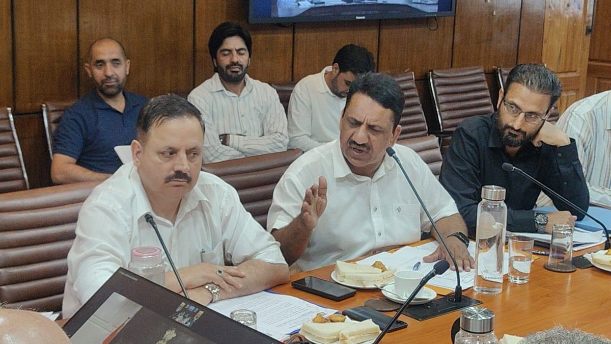 KashmirLife's tweet photo. Education Minister #SakinaItoo, accompanied by Advisor to the Chief Minister #NasirAslamWani, chairs a comprehensive review meeting on the development and functioning of the #UniversityOfKashmir's #Kupwara Campus. The meeting reviewed infrastructure, academic facilities, student welfare and ongoing development works, reaffirming the government's commitment to strengthening higher education and creating modern, inclusive learning spaces across #JammuAndKashmir. See photos.