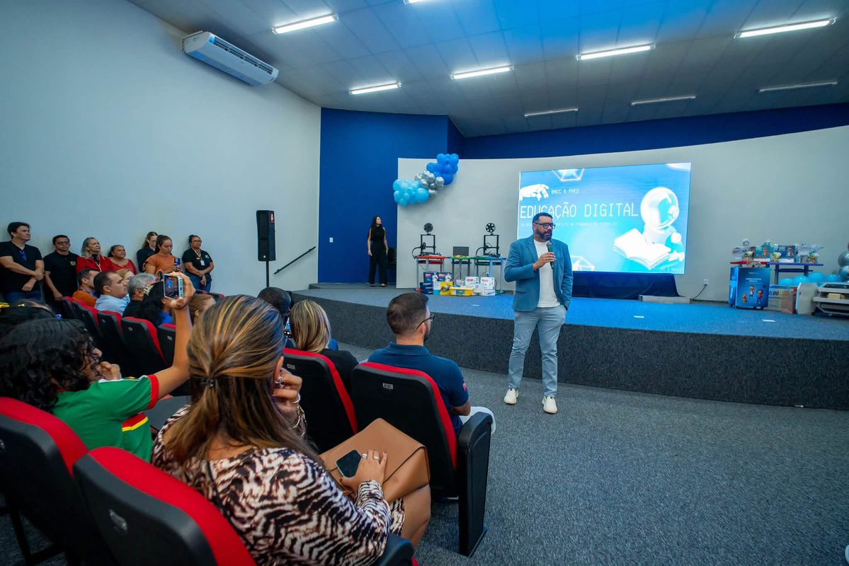 PrefBarcarena's tweet photo. A Prefeitura de Barcarena, por meio da Secretaria Municipal de Educação (Semed), deu mais um passo importante para fortalecer o ensino na rede municipal ao lançar, nesta quarta-feira, o projeto Geração Tech, na Escola Aloysio Chaves. https://t.co/Hz0yPojsMS