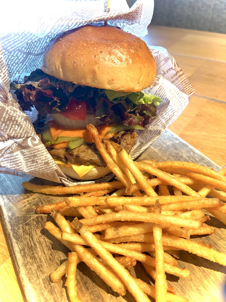yookoi834's tweet photo. 🍔💨💨💨 https://t.co/3HZU5RbScN