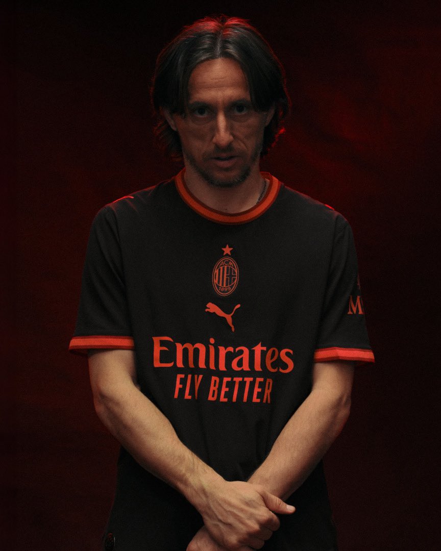 vsrsus's tweet photo. PUMA and AC Milan unveil a UV-reactive third kit for the 2026/27 season. https://t.co/7Jafl8kB4N