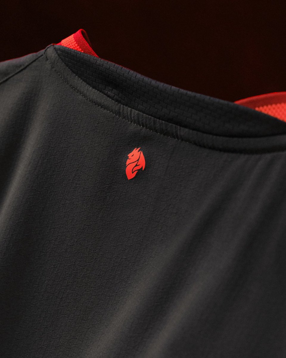 vsrsus's tweet photo. PUMA and AC Milan unveil a UV-reactive third kit for the 2026/27 season. https://t.co/7Jafl8kB4N