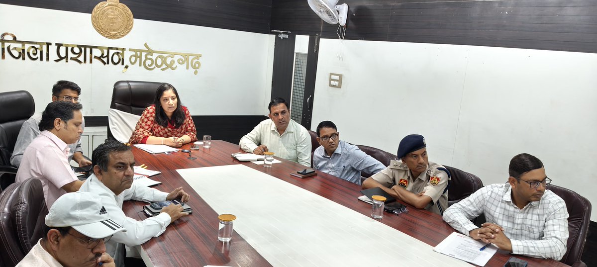 dipronarnaul's tweet photo. मुख्यमंत्री नायब सिंह सैनी 9 को नारनौल से करेंगे 'हर घर तिरंगा' व वंदे मातरम् अभियान का आगाज

देशभक्ति के रंग में रंगेगा प्रदेश, तिरंगे के साथ फोटो खींचकर 'हर घर तिरंगा' पोर्टल पर अपलोड करेंगे नागरिक

तैयारियों को लेकर सीएस ने डीसी के साथ वीसी के जरिए की समीक्षा बैठक https://t.co/Zrr19wF3HC