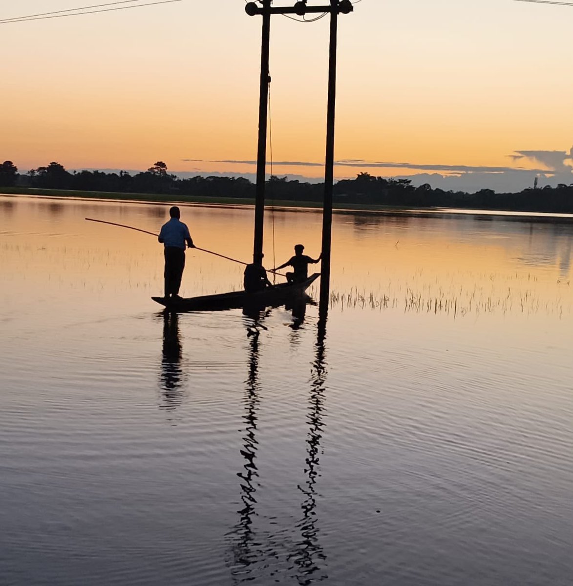 himantabiswa's tweet photo. A shout out to our Power Department teams, who are using every possible means to reconnect transformers and bring the grid back online
 
Equally remarkable is the resilience of our energy infrastructure, which has withstood these unprecedented floodwaters.
 
#AssamFloodsResponse https://t.co/8jKvVIkQmu