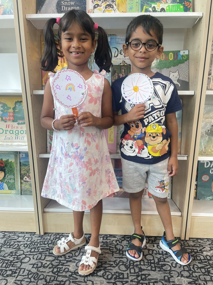 WoolwichLibrary's tweet photo. Every Wednesday during our #ReadToTheBeat reading challenge we have a musical craft from 10:30-11:30 at #WoolwichLibrary! This week we made these cool spin drums and had fun decorating them with cool designs - come along next week for microphones! #LoveYourLibrary https://t.co/nfJkwxmTPC