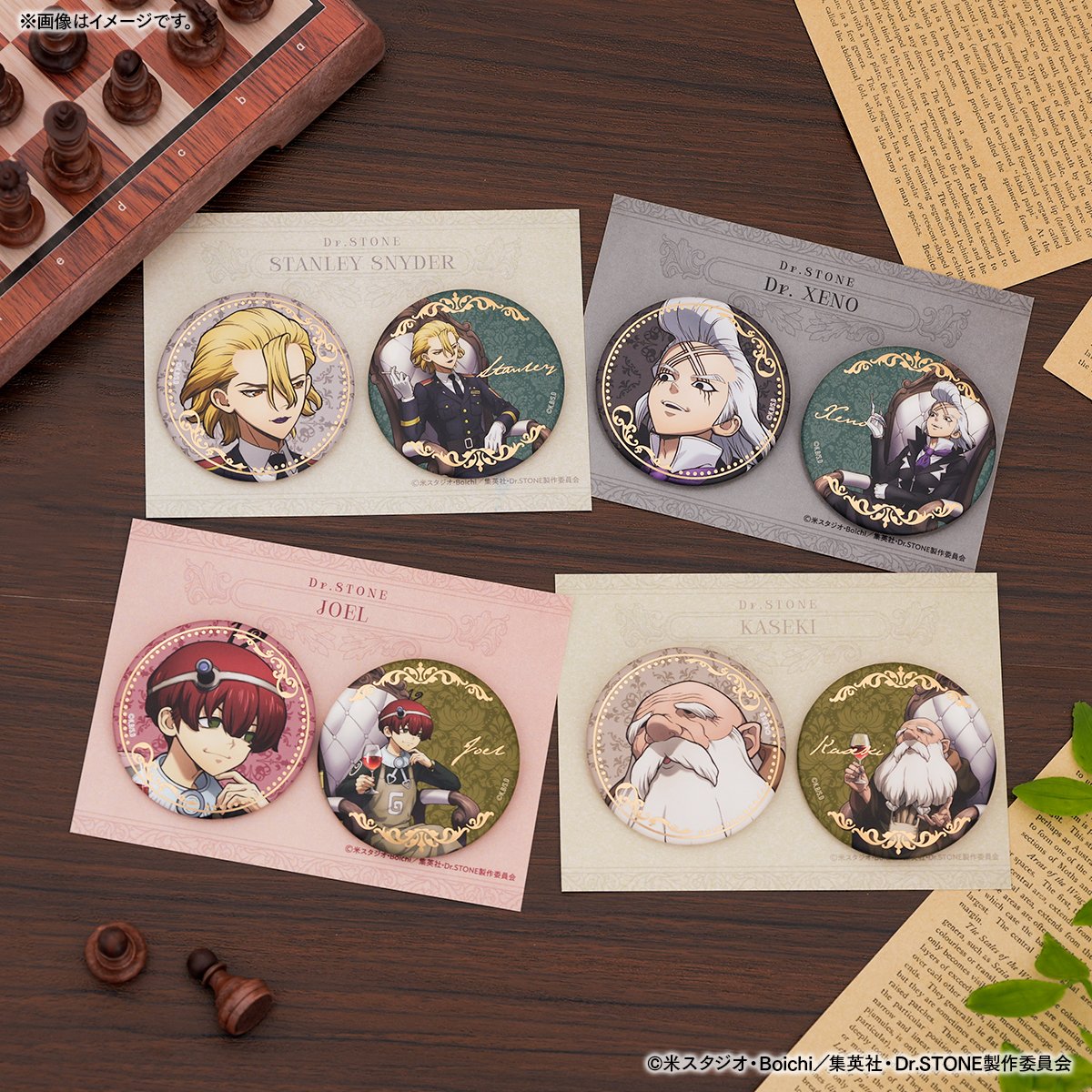thechara_2014's tweet photo. 🚀TVアニメ『Dr.STONE』POP UP SHOP🌕

描き下ろしイラストを使用した箔押し缶バッジセットが登場🪑🗣️
オープン仕様でお好きなキャラをお選びいただけます🤏🌟

※一部日程は混雑が予想されるため、【デジタル整理券】の配布を予定しております。
詳細は下記をご確認ください。

◾️イベント詳細URL
https://t.co/ZB1tF11P2Q   

POP UP SHOP東京会期に関する情報は上野・北千住マルイ アニメイベント（https://t.co/p5t62IsMu2）よりご案内いたします。

#ドクターストーン　#DrSTONE