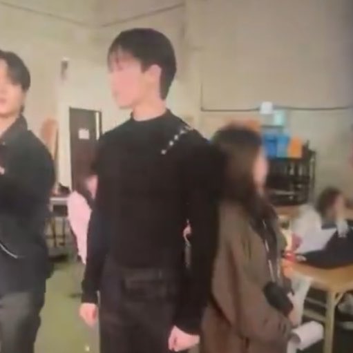 csanipilled's tweet photo. i need to know that person’s height for scientific purposes Please https://t.co/wKXkOFIJEI
